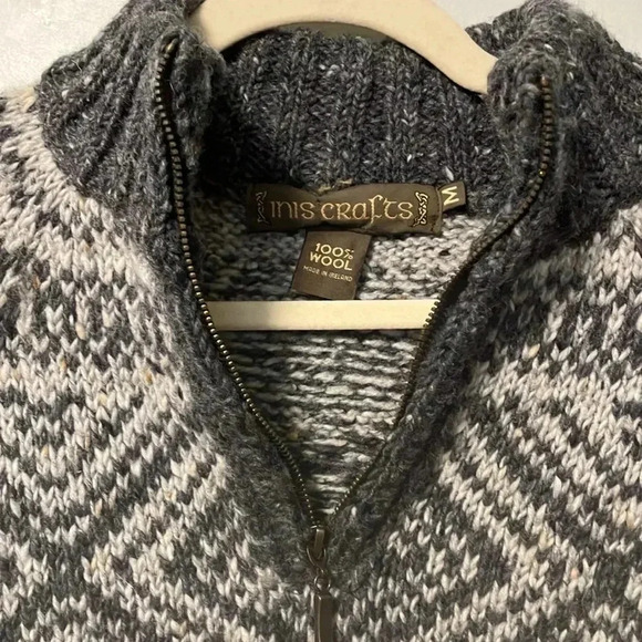 Cozy Women's Gray Patterned Sweater - Picture 2 of 4